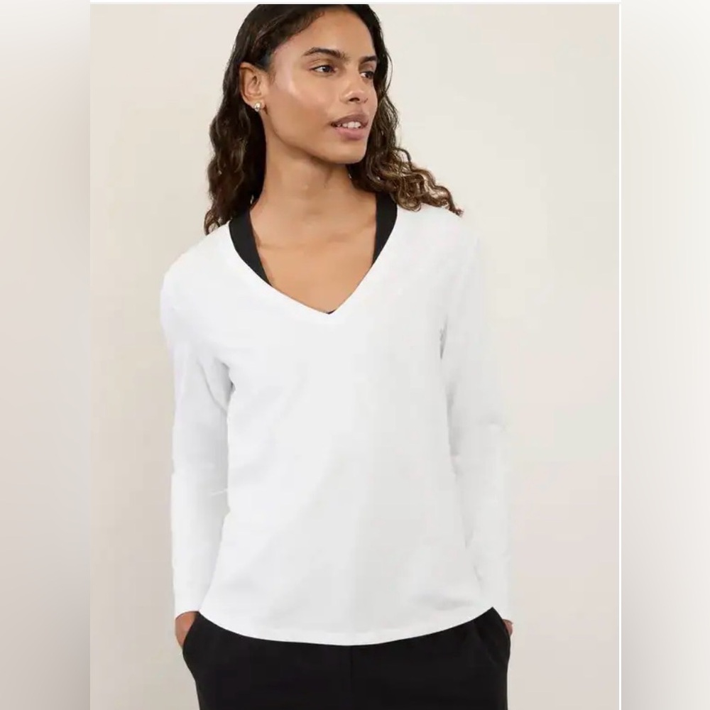 NWOT Athleta Essential Long V-Neck Top, Size 2X.